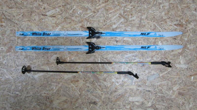 Лыжный комплект White Bear (лыжи, палки, креплен. 75) (цвет палок в ассорт) 140см step, палки - 90см